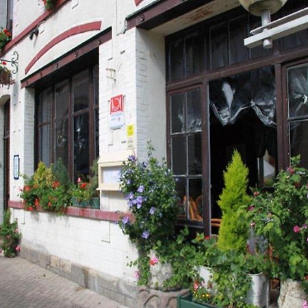Logis Hotel Et Restaurant Du Dauphin Се Екстер'єр фото