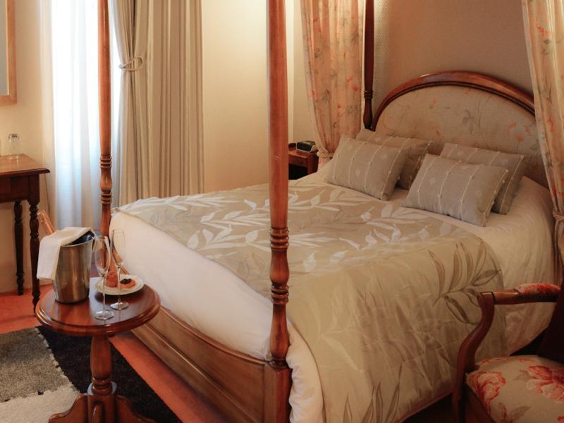 Logis Hotel Et Restaurant Du Dauphin Се Екстер'єр фото