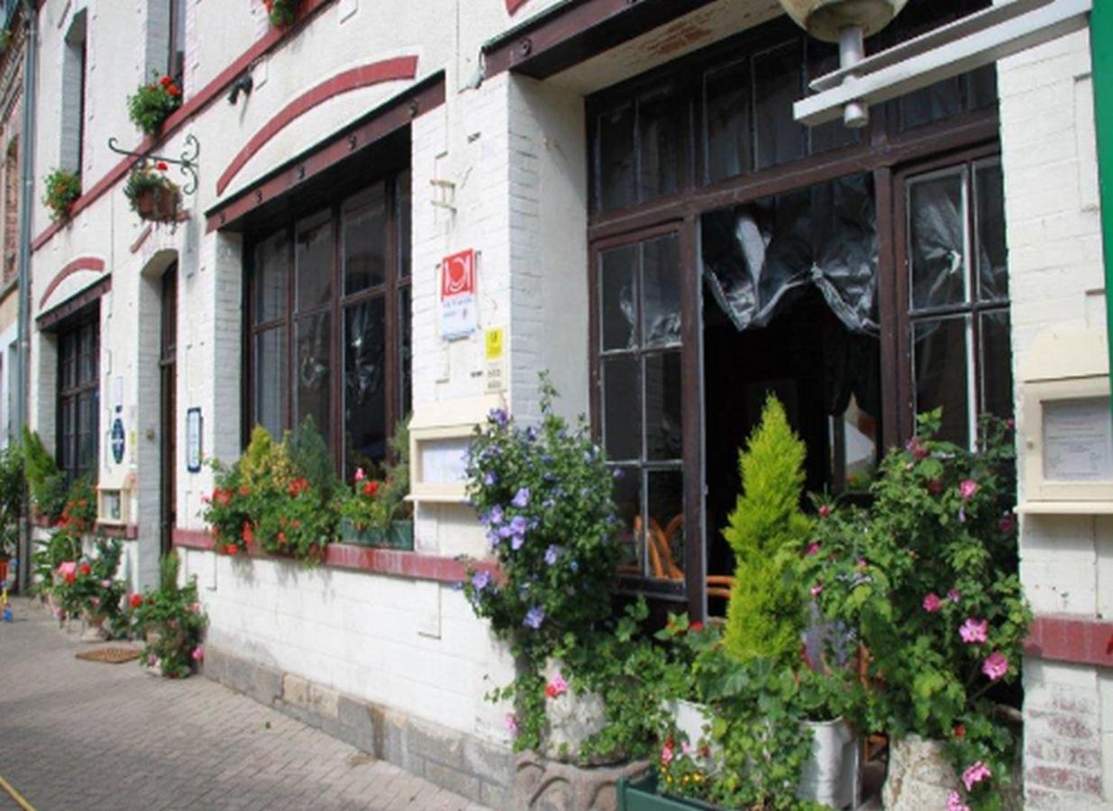 Logis Hotel Et Restaurant Du Dauphin Се Екстер'єр фото