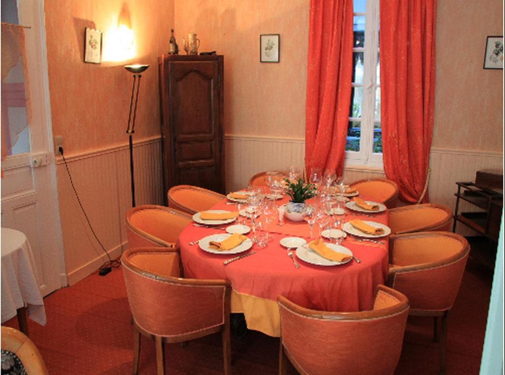 Logis Hotel Et Restaurant Du Dauphin Се Екстер'єр фото