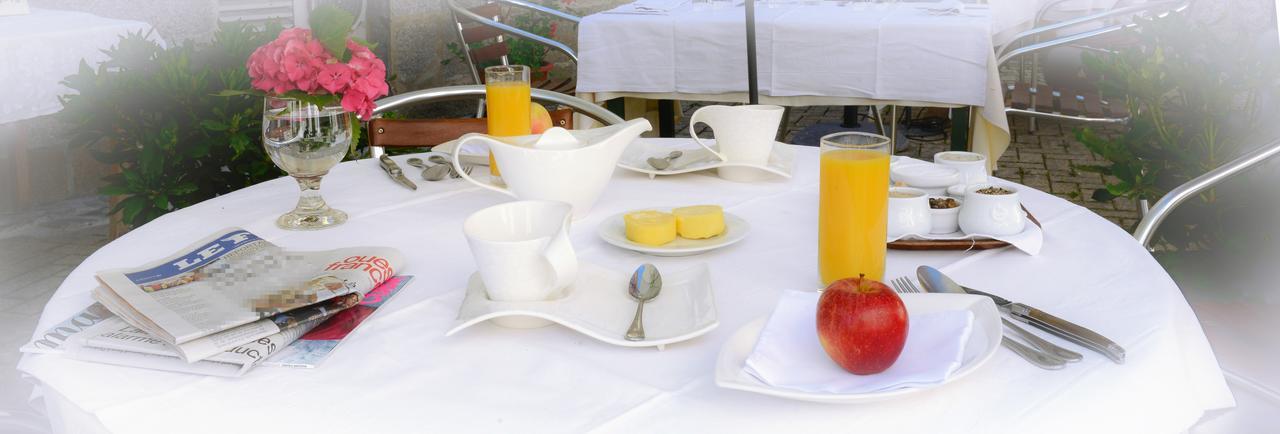 Logis Hotel Et Restaurant Du Dauphin Се Екстер'єр фото