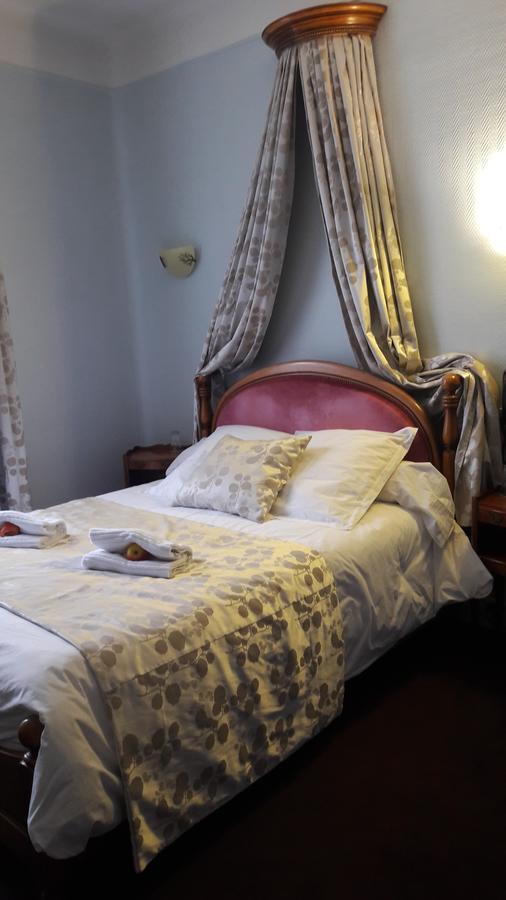 Logis Hotel Et Restaurant Du Dauphin Се Екстер'єр фото