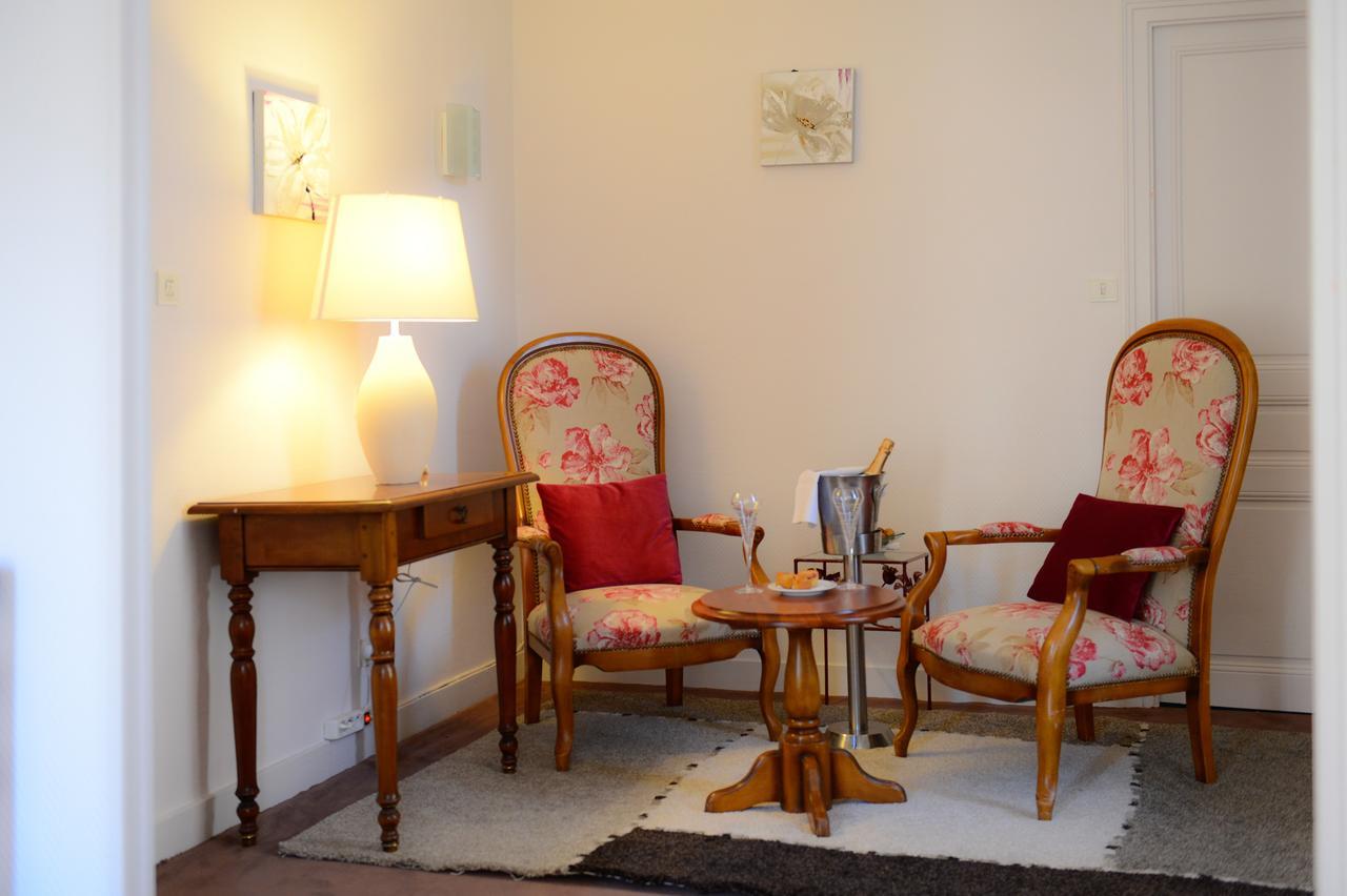 Logis Hotel Et Restaurant Du Dauphin Се Екстер'єр фото