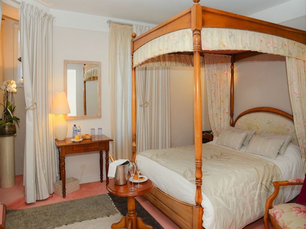 Logis Hotel Et Restaurant Du Dauphin Се Екстер'єр фото