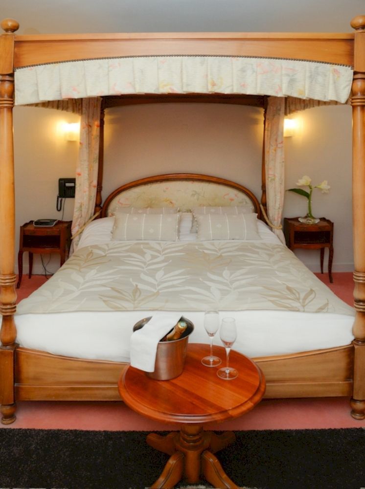 Logis Hotel Et Restaurant Du Dauphin Се Екстер'єр фото
